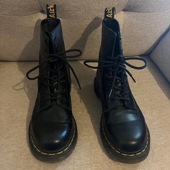 Dr. Martens 1460 Smooth Leather Lace Up Boots - Picture 2 of 15